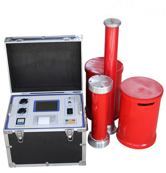 LCCL-2000交流耐壓諧振設(shè)備主要針對(duì)10kV、35kV、110kV、220kV、變電站及線路等所有電氣主設(shè)備的交流耐壓試驗(yàn)設(shè)計(jì)制造。電抗器采用多只分開設(shè)計(jì)，既可滿足高電壓、小電流的設(shè)備試驗(yàn)條件要求，又能滿足低電壓的交流耐壓試驗(yàn)要求，具有較寬的適用范圍，是地、市、縣級(jí)高壓試驗(yàn)部門及電力安裝、修試工程單位理想的耐壓設(shè)備。