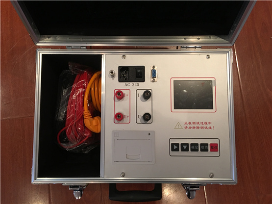 LCZZ-20A直流電阻測(cè)試儀用于，繞組的直流電阻測(cè)量是變壓器的例行試驗(yàn)之一，其目的主要是檢查繞組之間、繞組與引線之間的連接或機(jī)械特性是否良好、各相繞組之間的電阻是否平衡等，以保證變壓器的安全運(yùn)行。