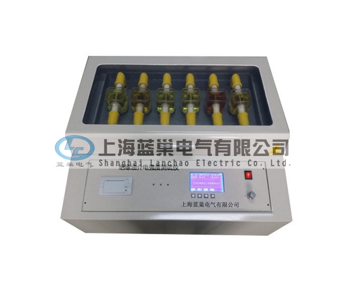 LCY-6B六杯型絕緣油介電強度測試儀又稱絕緣油介電強度測試儀、絕緣油介質(zhì)強度測試儀及絕緣油電強度測定儀，六杯絕緣油介電強度測試儀根據(jù)《絕緣油介電強度測定法》設(shè)計生產(chǎn)