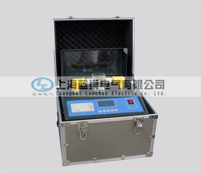 LCY-806絕緣油電壓擊穿試驗(yàn)儀采用微處理器，自動(dòng)完成升壓、保持、攪拌、靜放、計(jì)算、打印等操作，可在0～80KV范圍內(nèi)進(jìn)行油循環(huán)耐壓試驗(yàn)。